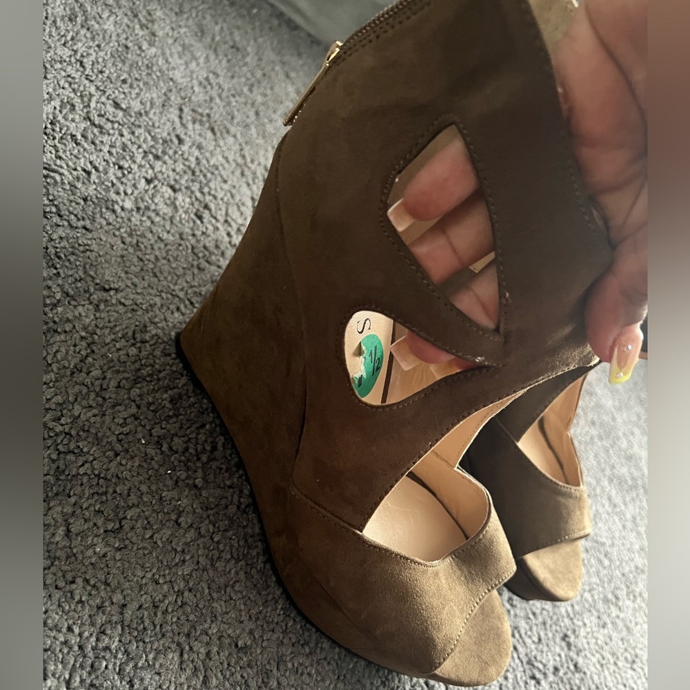 Guess wedge heels olive green
